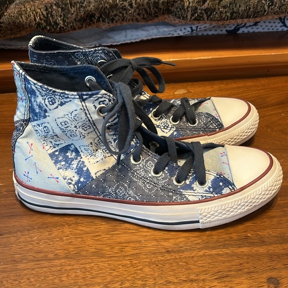 Women’s size 7 converse high tops - Picture 3 of 7